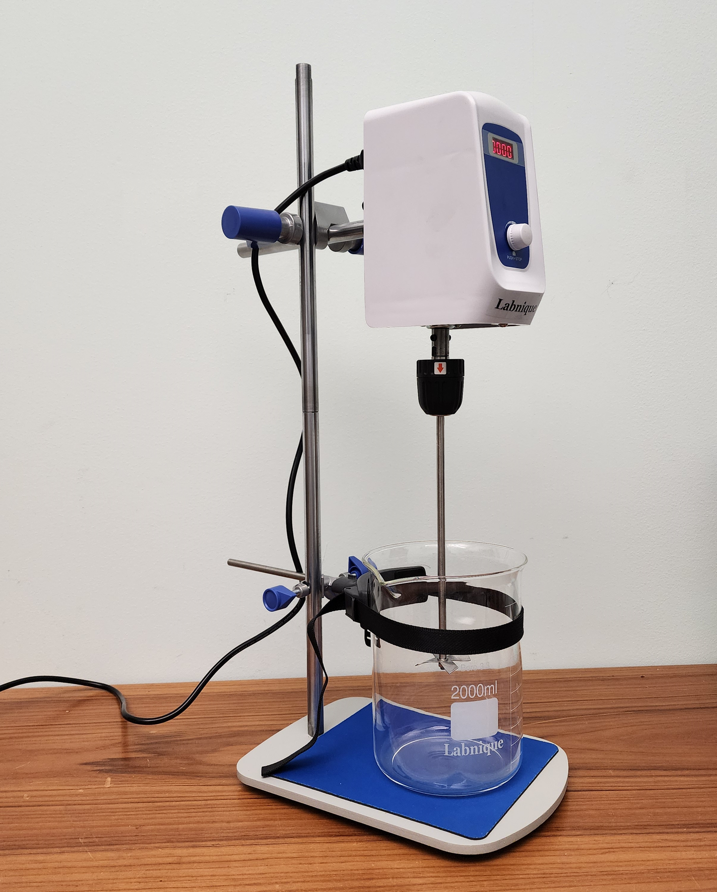 Labnique digital overhead stirrer, 20L, with stand, mixing platform, and 2000ml beaker.